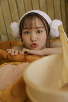 两颗小蜜桃硬了
